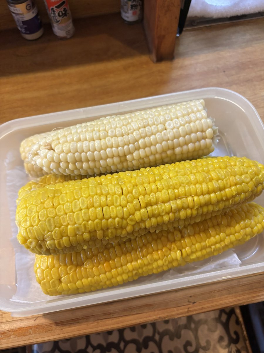 とうもろこしたくさんあります