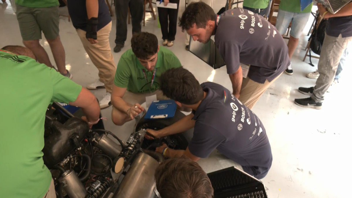 Canal Terrassa (@canalterrassa) on Twitter photo 🏁🏎️| #FormulaStudent, l’exemple de trampolí universitari al món laboral
🎦Els companys de <a href="/vallesvisio/">Vallès Visió</a> i <a href="/NoticiesEnXarxa/">Notícies en Xarxa</a> han estat al <a href="/Circuitcat_cat/">Circuit de Barcelona-Catalunya</a> per conèixer exalumnes que ara fan de jurat a <a href="/FS_Spain/">Formula Student Spain</a> i ja tenen feina al sector
terrassadigital.cat/formula-studen… #Terrassa 🏁🏎️| #FormulaStudent, l’exemple de trampolí universitari al món laboral
🎦Els companys de <a href="/vallesvisio/">Vallès Visió</a> i <a href="/NoticiesEnXarxa/">Notícies en Xarxa</a> han estat al <a href="/Circuitcat_cat/">Circuit de Barcelona-Catalunya</a> per conèixer exalumnes que ara fan de jurat a <a href="/FS_Spain/">Formula Student Spain</a> i ja tenen feina al sector
terrassadigital.cat/formula-studen… #Terrassa