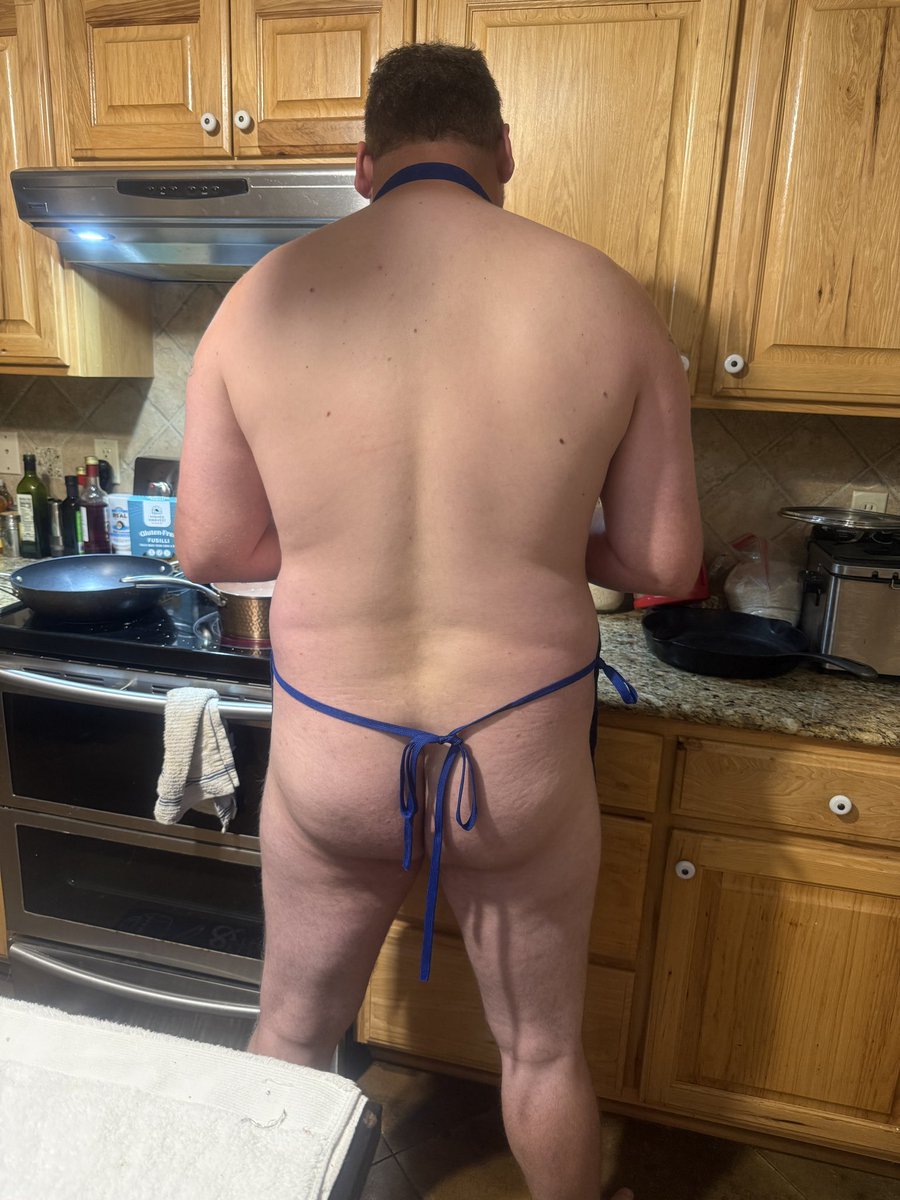 MDlongjohn's tweet photo. The food can taste terrible, but at least watching the chef cook is entertaining 🍑 🥩 🍰 https://t.co/fZKdJDsoUY