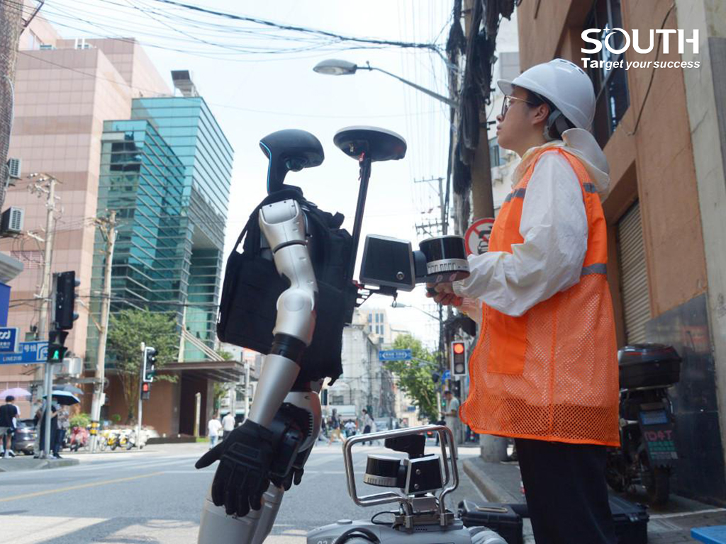 southinstrument's tweet image. July 15, 2025. @ The Bund, Shanghai, China. 
When AI robot meets laser scanning, new stories tell more. 
This time, South AI robot team took the mission for 3D reality reconstruction of the most typical ancient architecture, Shanghai Building.

#SOUTH #AIrobot #laserScanner #SLAM