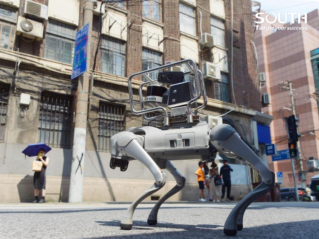 southinstrument's tweet image. July 15, 2025. @ The Bund, Shanghai, China. 
When AI robot meets laser scanning, new stories tell more. 
This time, South AI robot team took the mission for 3D reality reconstruction of the most typical ancient architecture, Shanghai Building.

#SOUTH #AIrobot #laserScanner #SLAM