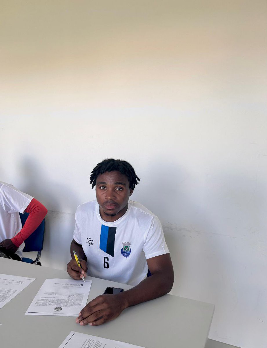 🟢 Transfert : Rivaldo Fomekong  quitte le SC Mirandela (D3 portugaise) et s'engage avec Carrazeda de Ansiães, pensionnaire de 4e division.
📆 Le jeune défenseur Camerounais a signé un contrat d’un an, renouvelable jusqu’en 2026.