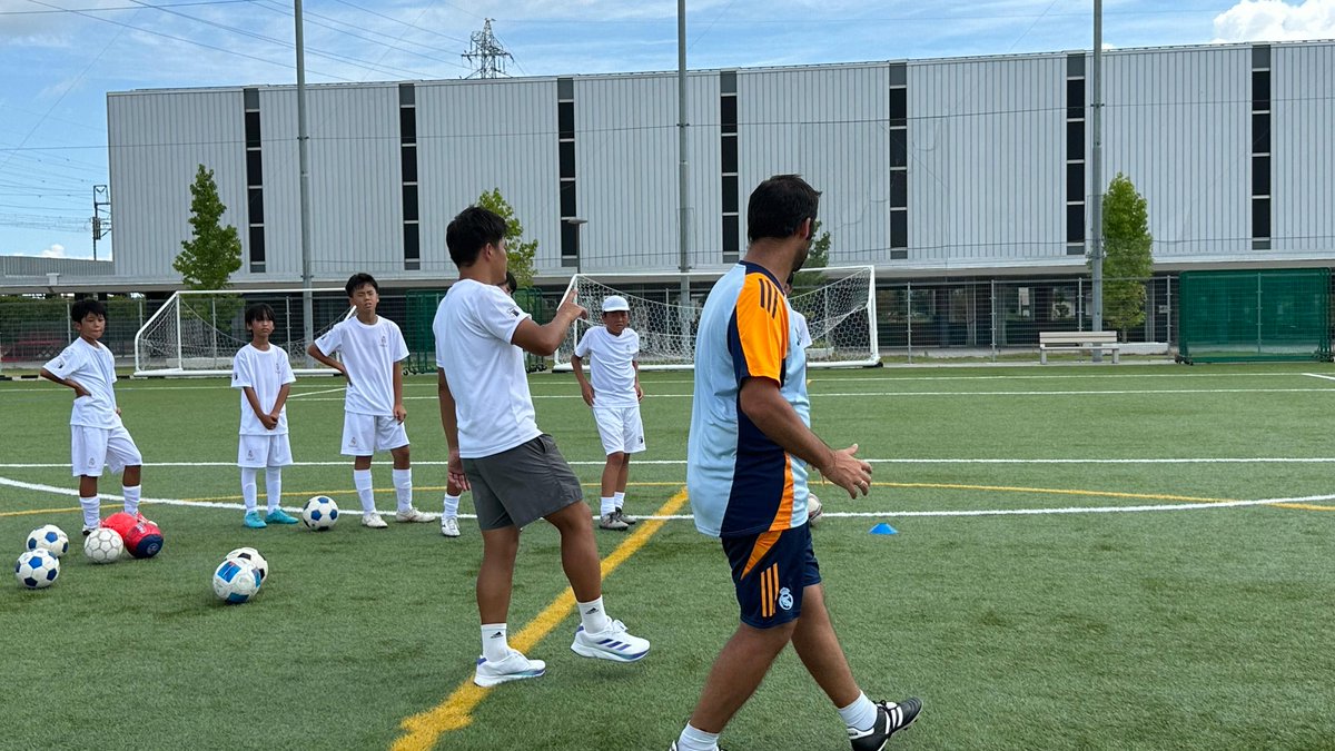 wakatakegroup's tweet photo. 📍 Day 1 @Fun_Realmadrid Clinic | Shiga
New pitch, new energy 🤍⚽️

The last stop of the Real Madrid Foundation Clinics in Japan is underway!  Let's make these days count! 💪🏼

#RMFoundation #Shiga #VamosWakatake https://t.co/LPYy7KIX3X