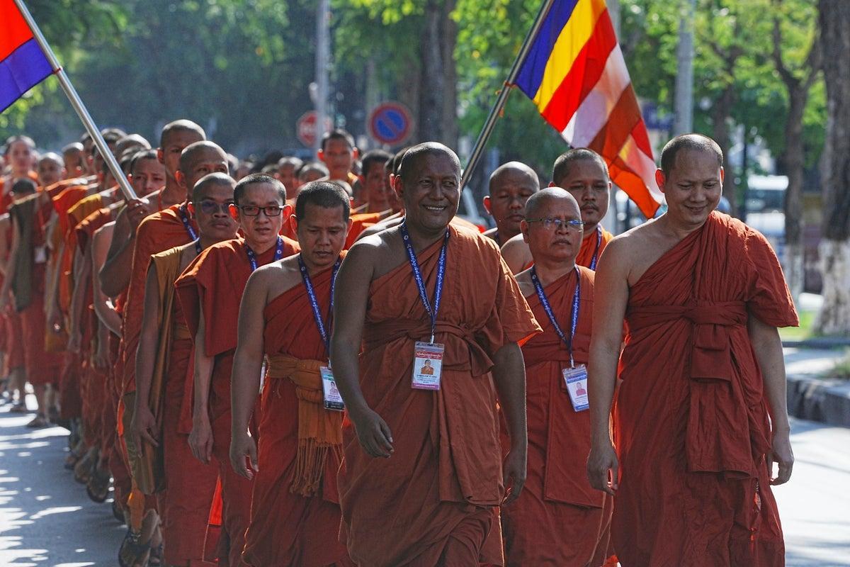 RascalMultitude's tweet image. Orange Order have a lads away day tae Thailand.