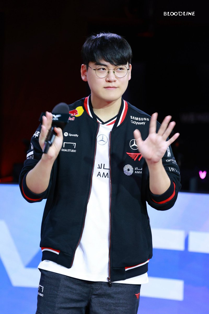 _googah_'s tweet photo. My dear Gumayusi, you played really well. No matter when or where, I’ll always be cheering for you
#We_Stand_For_Gumayusi
#We_Never_Left
#Protect_Gumayusi 
#Justice_For_Gumayusi
#구마유시
#Gumayusi
Cre: X@Bloodline_T1 https://t.co/ItbfLwuP7e