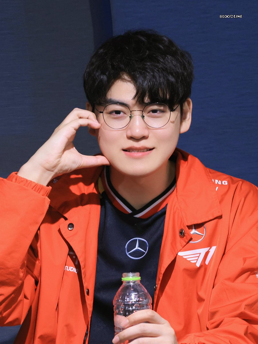 _googah_'s tweet photo. My dear Gumayusi, you played really well. No matter when or where, I’ll always be cheering for you
#We_Stand_For_Gumayusi
#We_Never_Left
#Protect_Gumayusi 
#Justice_For_Gumayusi
#구마유시
#Gumayusi
Cre: X@Bloodline_T1 https://t.co/ItbfLwuP7e