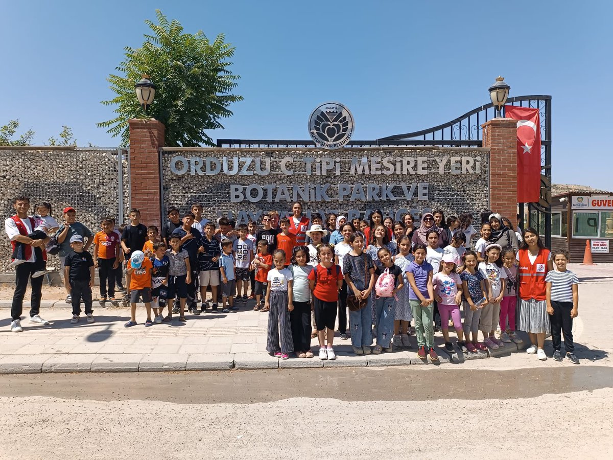 genckizilay44's tweet photo. "Camiler Şenleniyor Projesi 2. Yıl"

Proje Gün 35

📍Hayvanat Bahçesi

Proje kapsamındaki öğrencilerimizle hayvanat bahçesi ziyareti ve doğa yürüyüşü gerçekleştirdik. 

Yaz ayları, Genç Kızılay ile güzel 🌸 https://t.co/6gQDvj4l3o
