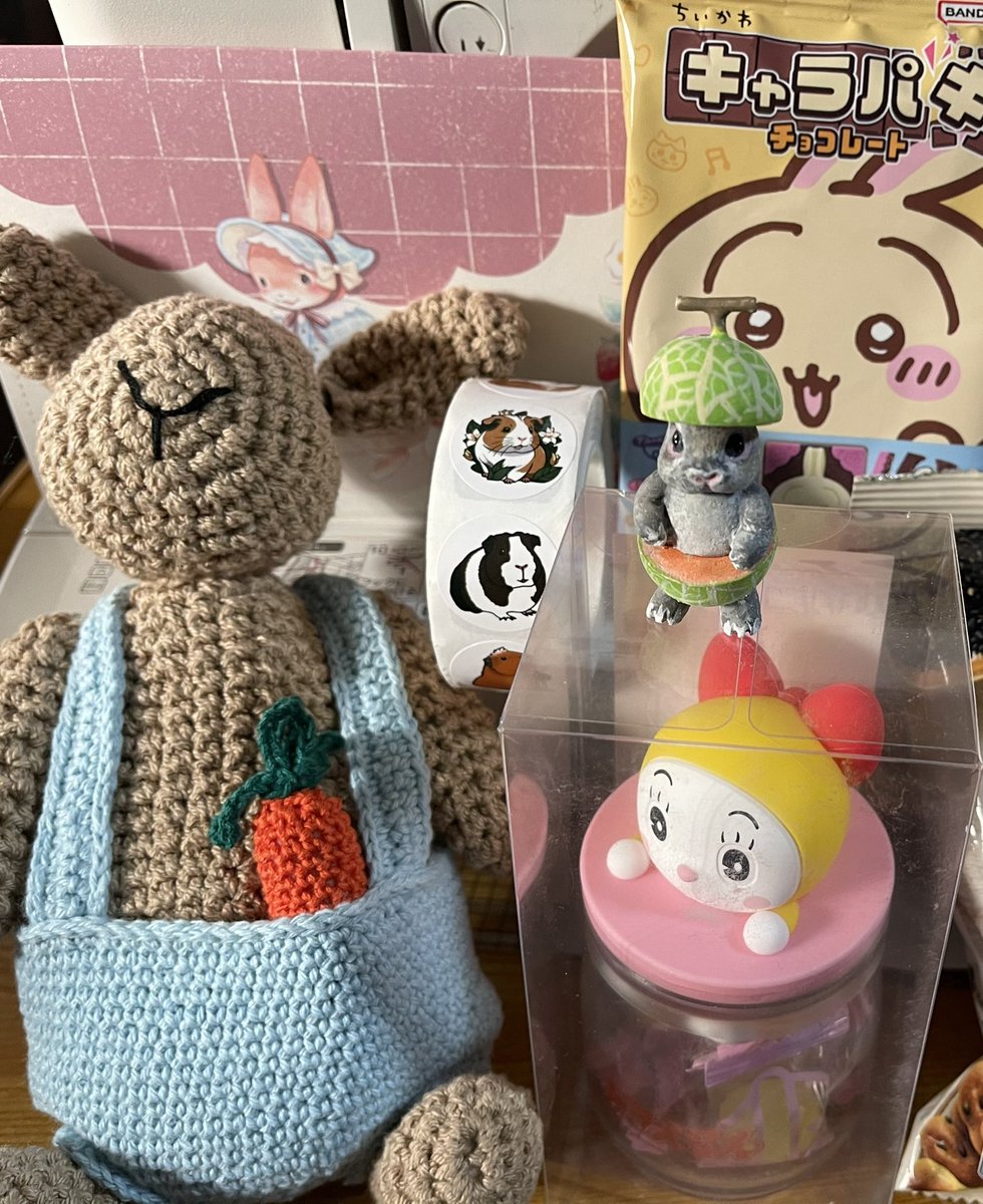 誕生日プレゼントをいただきました🎁
いつもありがとうございます💕
編みぐるみ　まさじぃと、
メロンは、チビちゃん🐰🍈

まさじぃ起きたら、
一緒に写真撮りますね〜