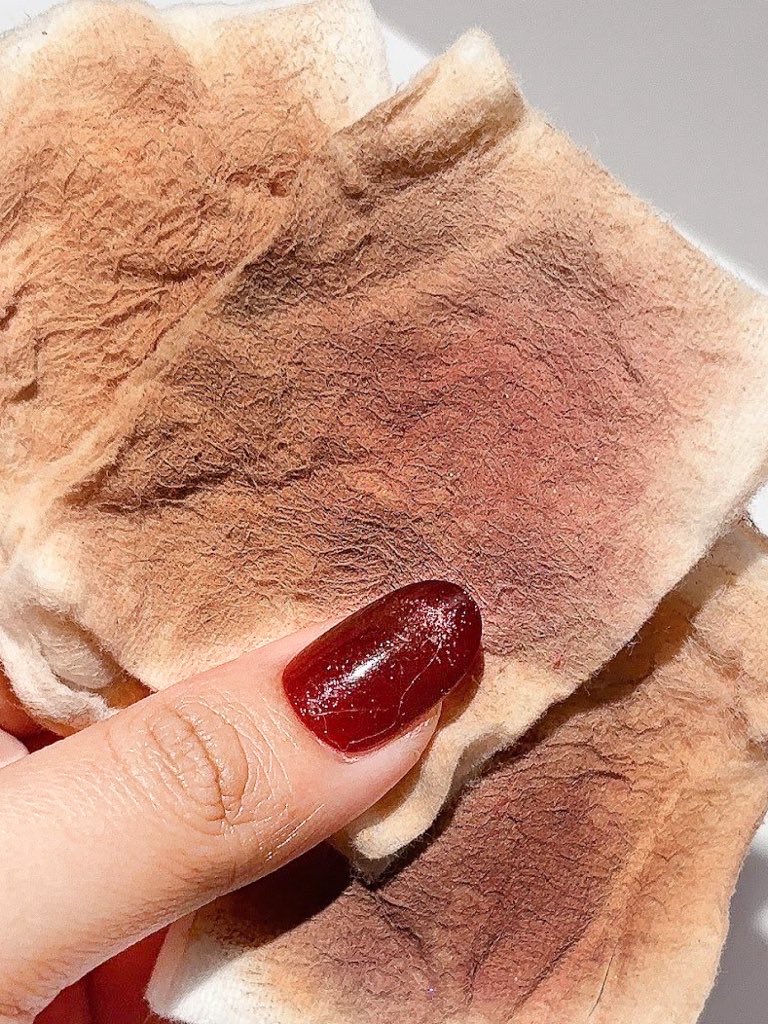 Not to be a gatekeeper but…
this micellar water is literally my skincare soulmate😭
Udah habis sebotol.. huahaha ga bisa bohong kalo ini beneran BAGOSSSS!

angkat makeup? YES
ga perih ga lengket? YES
40k dapet 2? YES YES YES🔥