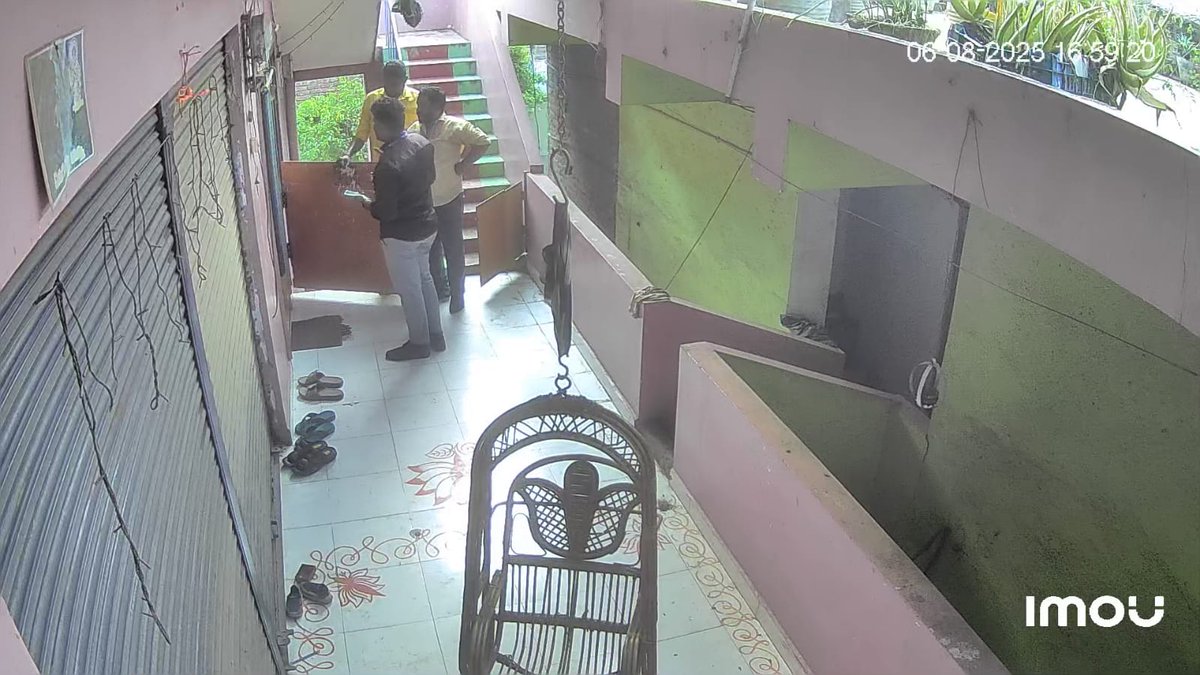 harshaworld's tweet photo. @HDFC_Bank @HDFCBank_Cares @RBI @RBIsays 

On [Aug 7th 2025], your recovery agents visited my home without any prior intimation or appointment, and additionally, they contacted my parents, which is a clear violation of my privacy rights and the RBI’s recovery guidelines. I was not notified in advance, and no official identification was provided during the visit.

This behavior amounts to harassment and has caused emotional distress to my family members. I request that,

All future communication regarding this loan be made directly with me only, not with my family members or third parties.

HDFC take appropriate action against the concerned agents for violating RBI and HDFC Bank's guidelines.

I be informed about the outcome of this complaint within the prescribed time period.

Phone numbers:
8666920122
8666920208
8666920221
8666920211
8666920197

Loan Account No:129156034
Credit card No:5522 **** 0805