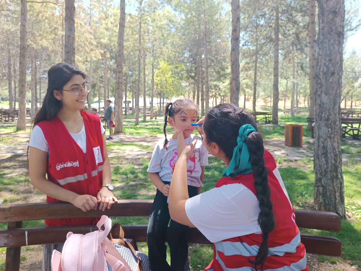 genckizilay44's tweet photo. "Camiler Şenleniyor Projesi 2. Yıl"

Proje Gün 36

📍Turgut Özal Tabiat Parkı

Proje kapsamındaki öğrencilerimizle piknik organizasyonu ve sportif faaliyetler gerçekleştirdik. 

Yaz ayları, Genç Kızılay ile güzel 🌸 https://t.co/GufhfGEzis