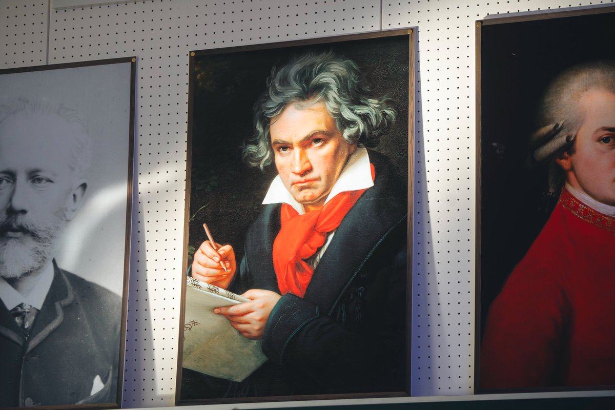 ♪ ═ ━ ┈ 𝐼𝑡𝑒𝑚𝑠 ┈ ━ ═ ♬ 『肖像画』 中学校の音楽室とい