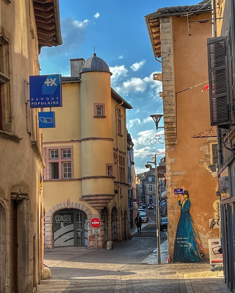 It's T-Day in the A to Z of France! What's your favourite French place beginning with T? 😍
📷  Tournus, Burgundy, not well known but lovely &amp; full of secrets &amp; fabulous restaurants!
thegoodlifefrance.com/tournus-in-bur…
#thegoodlifefrance