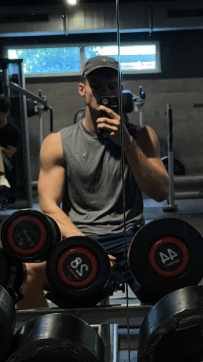 Locked in.

What are you gonna hit in the gym today?

Also why doesn‘t X let me add a song??

Imagine 3:17-3:32 of Voicemail by Kuko playing here on full volume

(If you actually go listen to this you‘re a G)