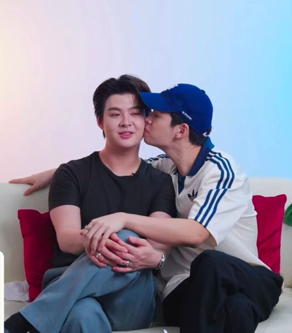 ยื่นให้เขาหอมแบบชิน เอ้าา ทะไมชินน

EVERY STEP WITH POOMSAINT
#PoomSaintMood
#Saint_sup #ppoomntp_