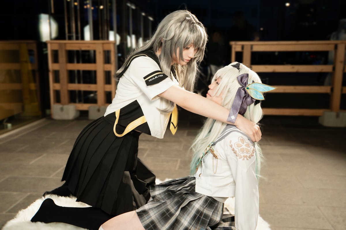 That other time I♂️(?) got my friend♂️ to cosplay as my waifu and take yuri(?) pics with me. (Pt 2)

#HonkaiStarRai #stellefly #Stelle #ホタル #Firefly #yuri #yaoi #百合 #男娘