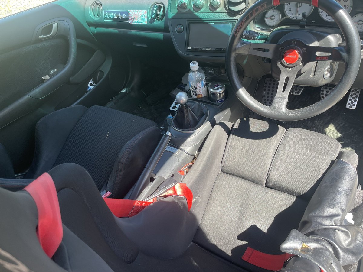 ミサイルインテグラdc5売ります
いちおタイプRです
現状で50万で
車検来年の9月まで
ホイール、オーディオ系は外します
左後ろぶつけてます。詳細は聞いてください
#車売ります