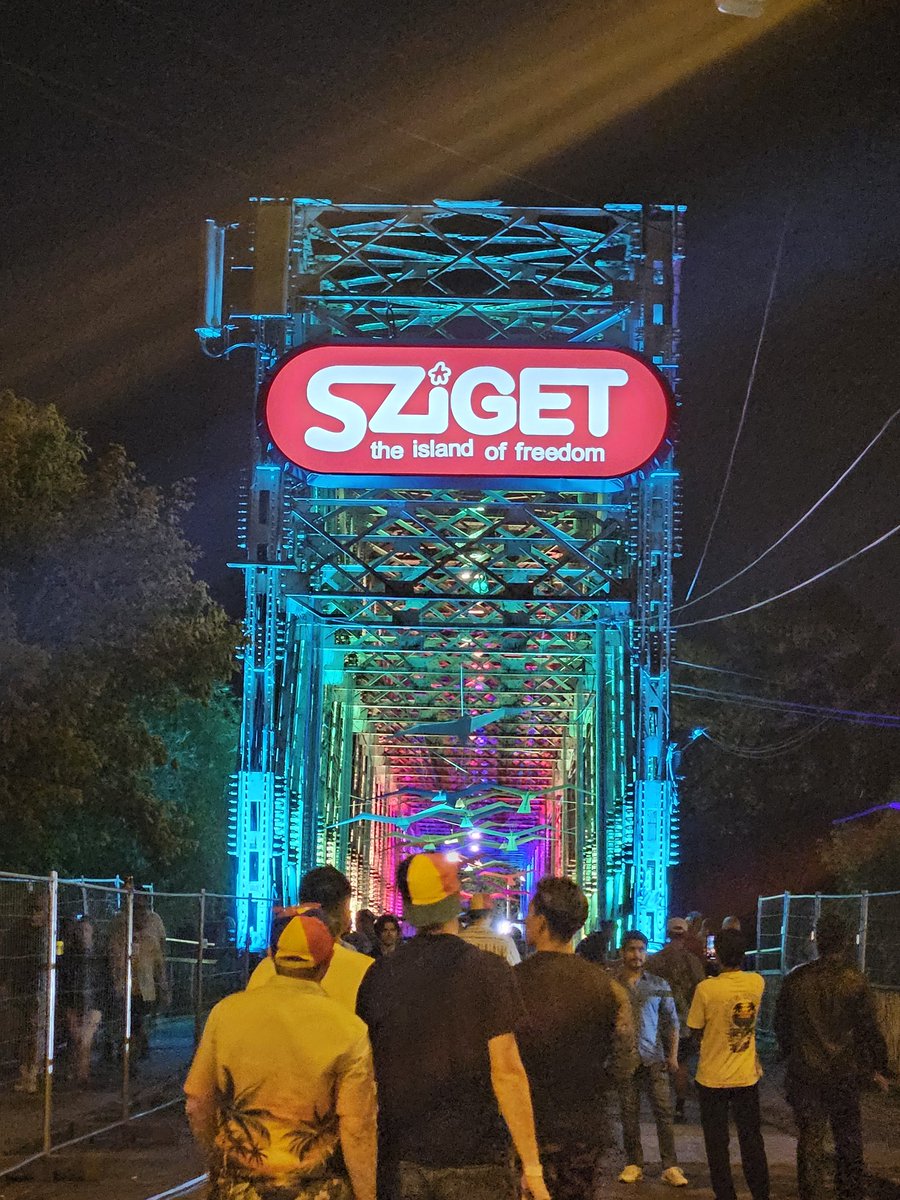 GERinHUN's tweet photo. #szigetfestival is one of Europe's largest music and cultural festivals. Have a great time there, and if you need consular advice or a chat with nice colleagues from 🇩🇪 and nine 🇪🇺 and non-EU countries, visit us at the #E4U pop-up embassy!
#SZIGET25 https://t.co/MIQlESMCq0
