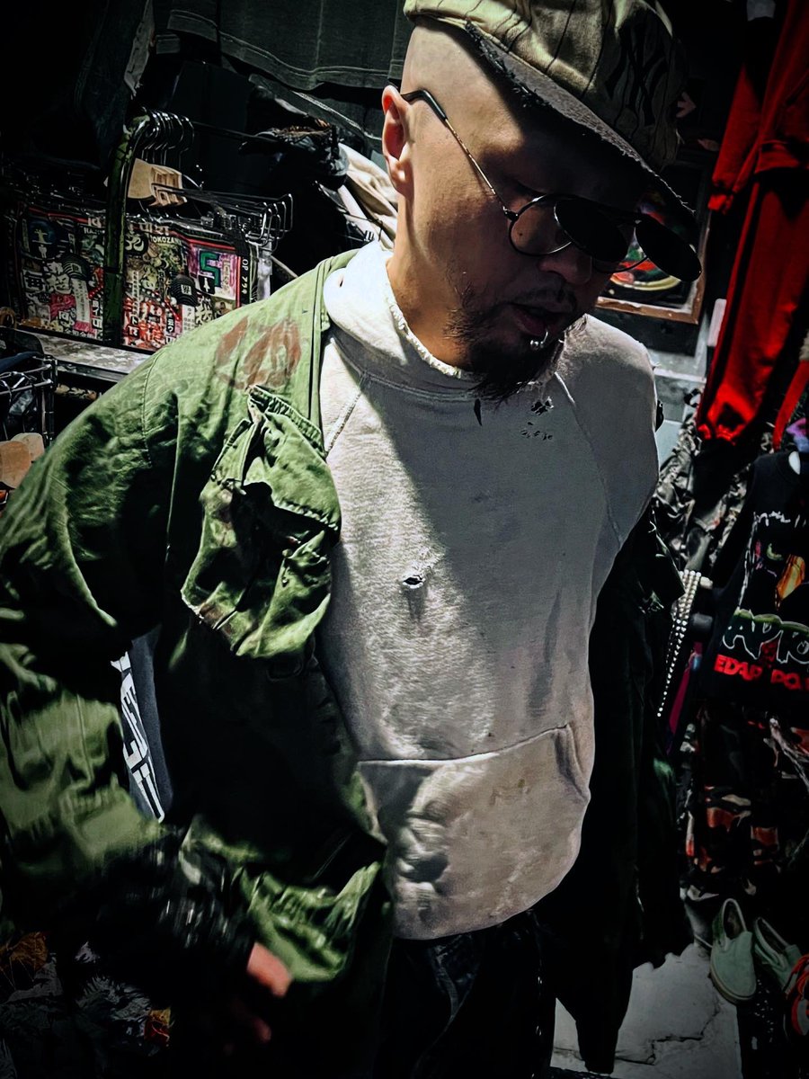 FREEDOMNoGood's tweet photo. #今日のアラキ服 
#店内スタイリング 
LEVI'S XX. 40'S.
50'S SWT.
たまには王道VINTAGE.

いつも通り好きな物を自分らしく。

【 #ネオ大阪帝国 #通天覚醒 #超変 #アラキ 】

SPECIAL.

#デカ履き 

#HighDamageStyle 

👁🧠🧠👁
伝説、続く。
解CHANCE放

【 #theKIDアラキ 】 
【#ショウザンビル 】 https://t.co/hKRG5UqDr2