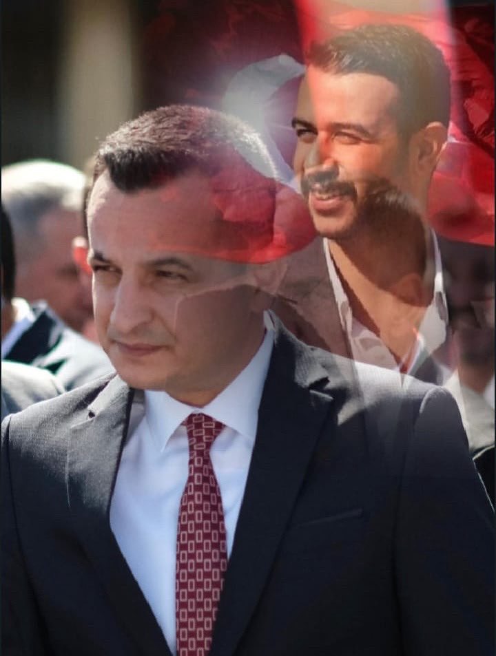 -KISACA-

Kavgada yoklar...
Mücadelede yoklar...
Paylaşımda yoklar...
Çilede yoklar...
Sıkıntıda yoklar...
Dertte yoklar…
Sahada yoklar…
Yanımızda hiç olmadılar…
Reklam dedin mi hep varlar.!!!
Alayınıza Hayırlı Cumalar. 🇹🇷