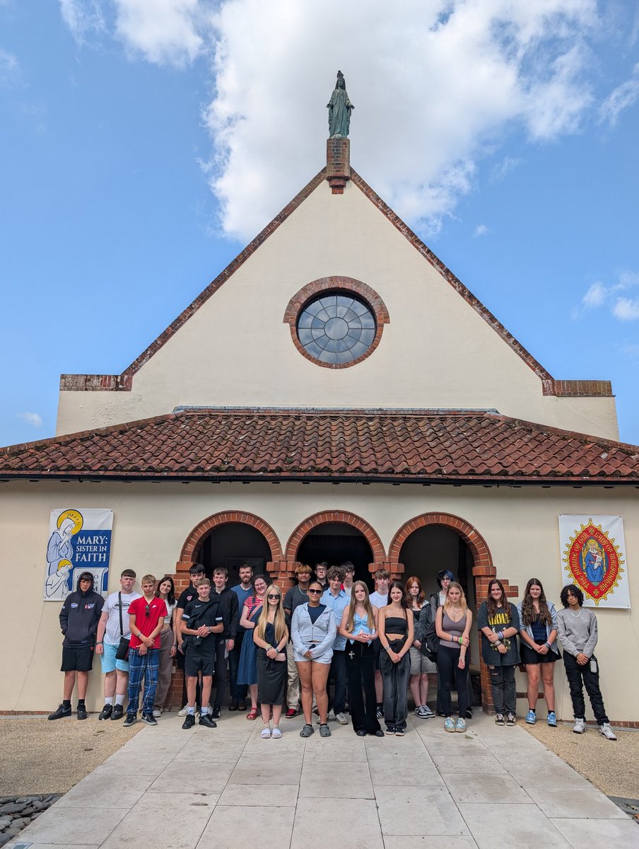 stjohnsleamspa's tweet photo. A joyous Youth Pilgrimage to @ShrineOLW 
@churchofengland @CofE_Cov https://t.co/TQeaUrPl1F
