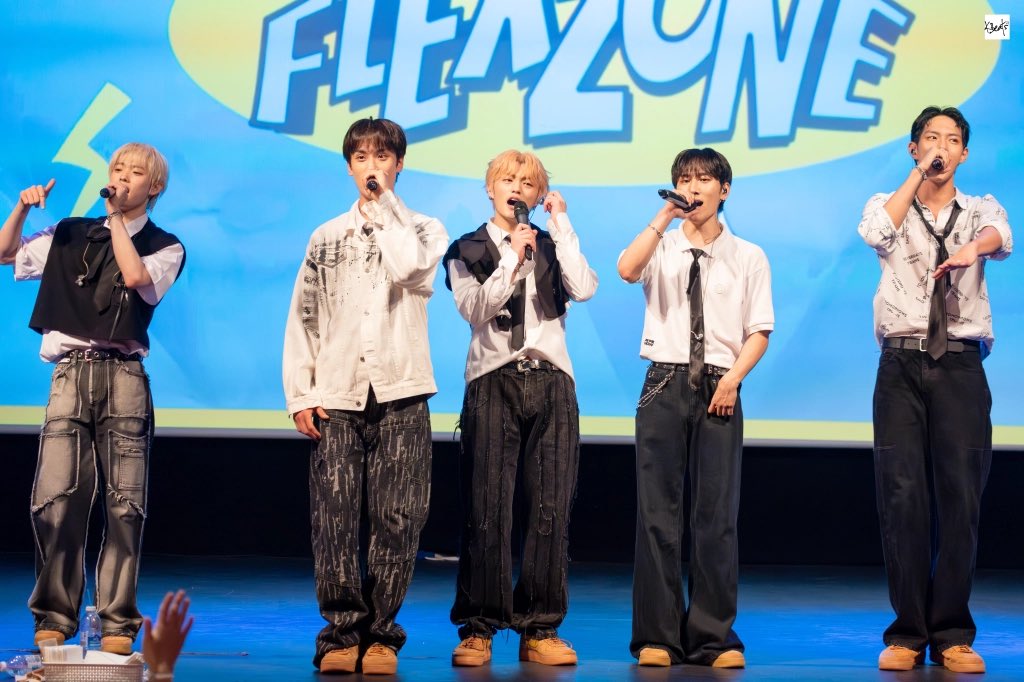 [KBeats Singapore]

Fall into TIOT’s Vocals and Irresistible Charm 

kbeatssg.net/2025/08/02/fal…

#TIOT #티아이오티
#김민성 #KIMMINSEOUNG
#금준현 #KUMJUNHYEON
#홍건희 #HONGKEONHEE
#최우진 #CHOIWOOJIN
#신예찬 #SHINYECHAN