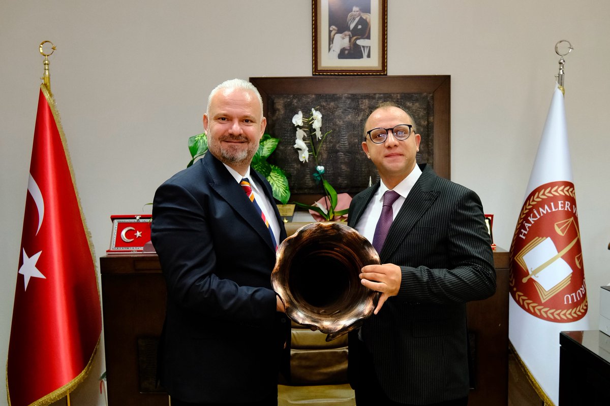 Menemen Ağır Ceza Mahkemesi Başkanı Ahmet Oğuz Ertaş’ı ziyaret ettik.

Nazik ev sahipliği için teşekkür ediyor, görevinde başarılar diliyorum.