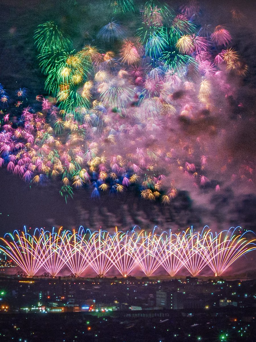 3m1ek's tweet photo. 私と同じく長岡花火1日目の煙に涙を呑んだ多くの人たちへ千輪の花束を送ります https://t.co/YdUCNwAfch