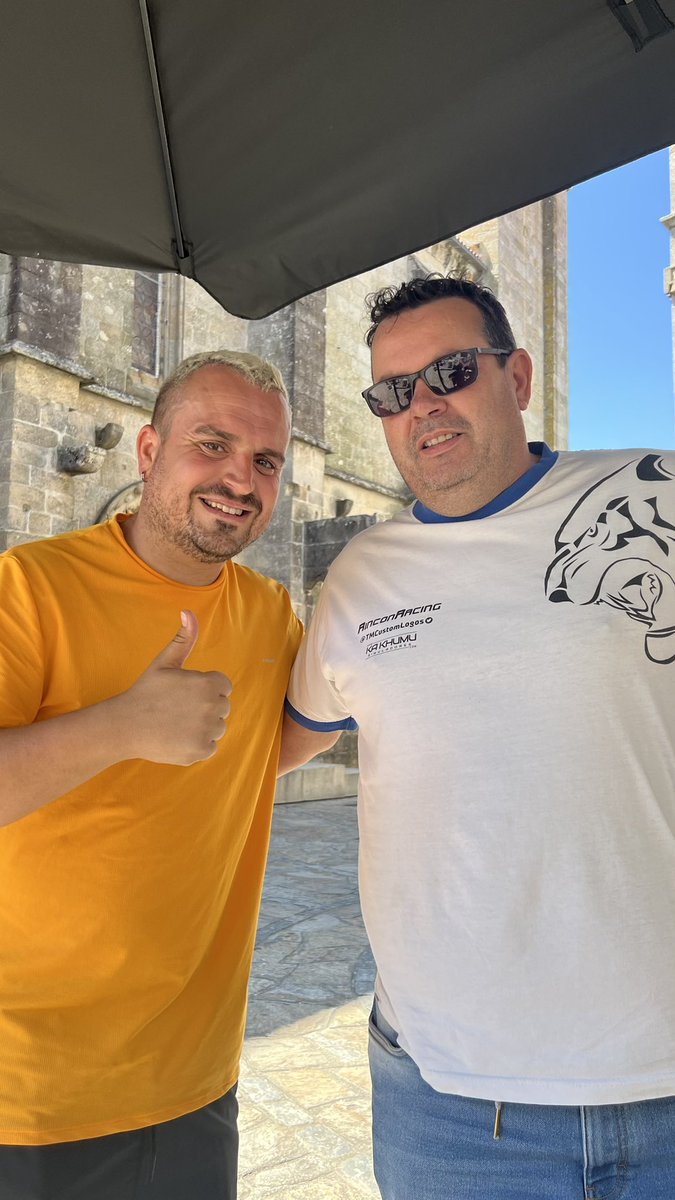 DaniCaceres_1's tweet photo. @RinconRacing se une a la caza de charmanders junto al gran @champimuros .
#humor #charmanders #riasbaixas https://t.co/Fj76oChuim