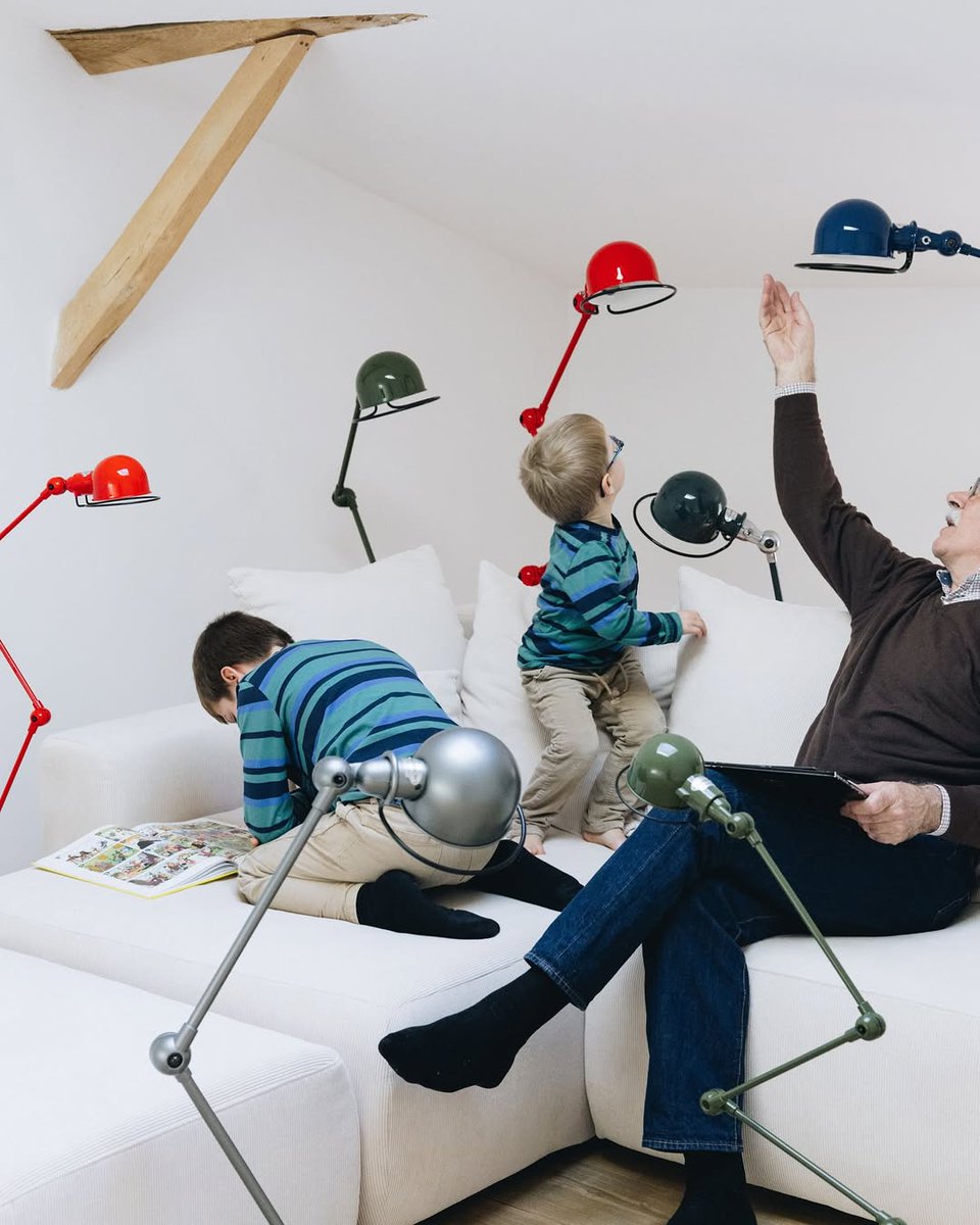 Lumitop_com's tweet image. Jieldé : Icône du design industriel 🇫🇷
Chaque lampe est unique, numérotée et disponible dans + de 25 couleurs 🎨
Fabriquée à la main à Lyon, elle allie robustesse &amp;amp; style.
📍Design 100% français, personnalisable.
👉 #Jieldé #LampeDesign #MadeInFrance #DesignIndustriel