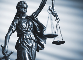 Geen straf voor student Alfa-college na gijzeling docent, wel verplichte zorg dlvr.it/TMMyZ3