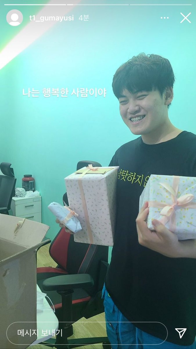 thuanann1's tweet photo. WORLD's BEST ADC GUMAYUSI!

No one can take away your legacy. You are the best, Guma — and no one can replace that.

@gumayusi_min 
#We_Stand_For_Gumayusi 
#We_Never_Left 
#Protect_Gumayusi 
#Justice_For_Gumayusi 
#구마유시 
#Gumayusi https://t.co/QMSD3Ea4Em