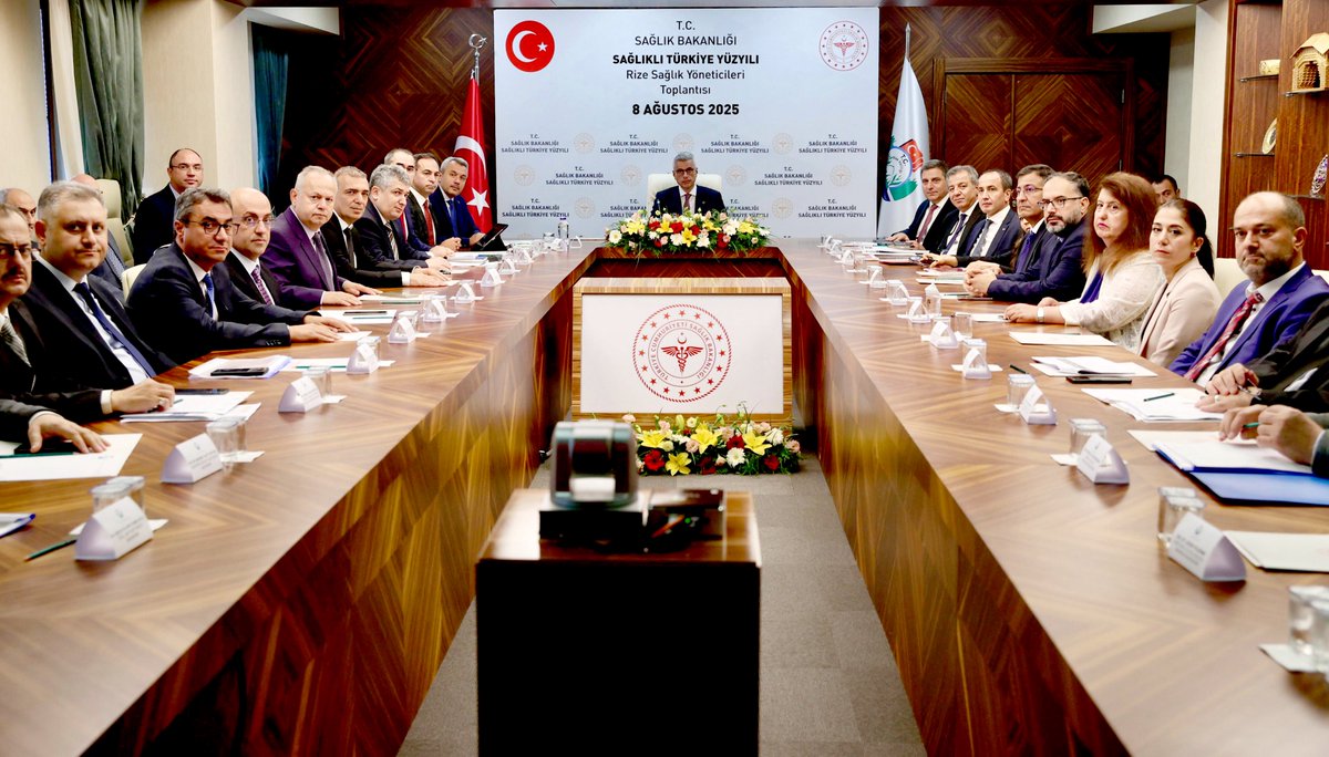 Sağlık Bakanımız Prof. Dr. Kemal Memişoğlu başkanlığında Sağlıklı Türkiye Yüzyılı Rize Sağlık Yöneticileri Toplantısı gerçekleştirildi.

Sağlık Bakanımız, ildeki sağlık yatırımları ve sağlık hizmetlerinin sunumuna ilişkin il yöneticilerinden bilgi aldı.