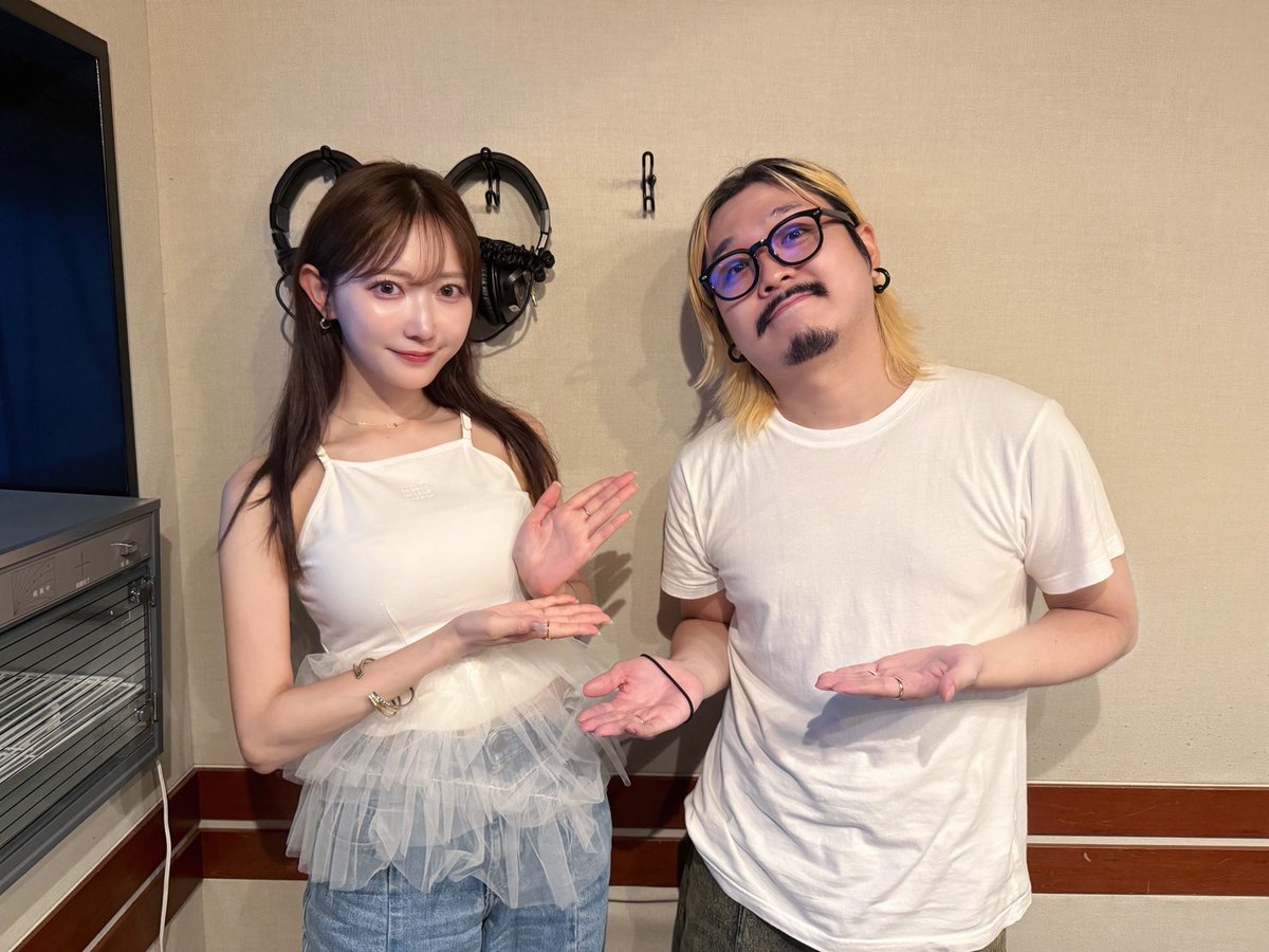 RADIO DRAGON-NEXT- (@radio_dragon) on Twitter photo 【28時台】
今夜のゲストは、
4s4kiさんなどが所属するレーベル「ササクレクト」のラッパー、#Hanagata さんです‼️
maeshima soshiさんとの新曲『真白』についてや、
8/20にリリースされる、
cat biscuitさんとのコラボEP『unbalanced』についても伺いました✨
#radiodragon #TOKYOFM #菅野結以 【28時台】
今夜のゲストは、
4s4kiさんなどが所属するレーベル「ササクレクト」のラッパー、#Hanagata さんです‼️
maeshima soshiさんとの新曲『真白』についてや、
8/20にリリースされる、
cat biscuitさんとのコラボEP『unbalanced』についても伺いました✨
#radiodragon #TOKYOFM #菅野結以