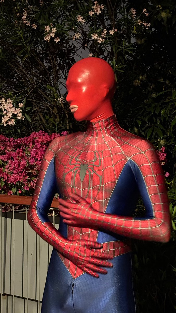 LatexJay's tweet photo. 小蜘蛛摘下头套🕷️ https://t.co/sTpYYfap06