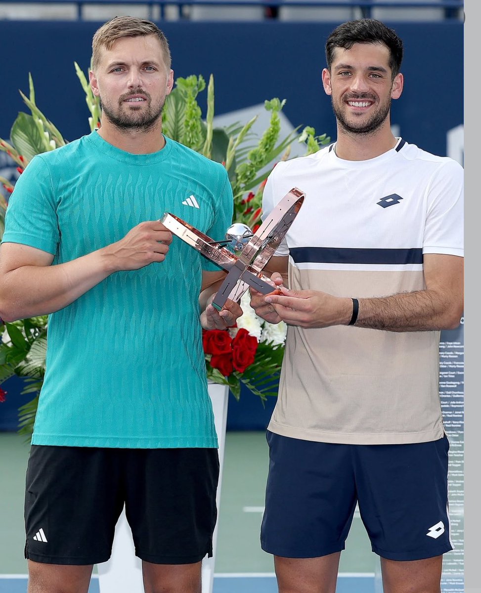 CHAMPIONS!!!!!🏆🔥

Lloyd Glasspool🇬🇧 and Julian Cash🇬🇧 are the champions in Toronto!!!!!!!🇨🇦💪🏼

A simply incredible week for them where they beat fellow Brits Neal Skupski🇬🇧 and Joe Salisbury🇬🇧 in the final👏🏼👏🏼

It’s now 4 tournament wins in a row for them🇬🇧💪🏼

📸<a href="/the_LTA/">LTA</a>