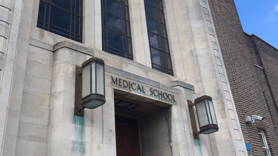 Birmingham Alumni (@birminghamalum) on Twitter photo Head over to our Instagram to check out some of the amazing alumni lining the hall of the med school!
From pioneering transcultural psychiatry to professional sports to advancing medical research, our graduates go on to do amazing things. <a href="/unibirm_CMH/">College of Medicine and Health (UoB)</a>
instagram.com/p/DNFoUjdo0dd/ Head over to our Instagram to check out some of the amazing alumni lining the hall of the med school!
From pioneering transcultural psychiatry to professional sports to advancing medical research, our graduates go on to do amazing things. <a href="/unibirm_CMH/">College of Medicine and Health (UoB)</a>
instagram.com/p/DNFoUjdo0dd/