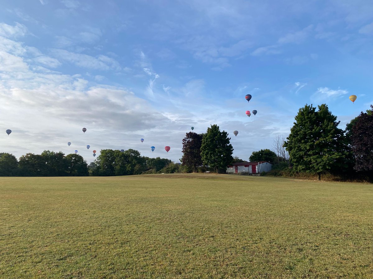 Brislington Juniors (@brisjrs) on Twitter photo Enjoy the balloon fiesta if you are attending over the weekend!
Mass descent over victory park this morning
☀️🎈💚
Photo cred: Rebecca Forster
<a href="/bristolballoon/">Bristol International Balloon Fiesta</a> Enjoy the balloon fiesta if you are attending over the weekend!
Mass descent over victory park this morning
☀️🎈💚
Photo cred: Rebecca Forster
<a href="/bristolballoon/">Bristol International Balloon Fiesta</a>