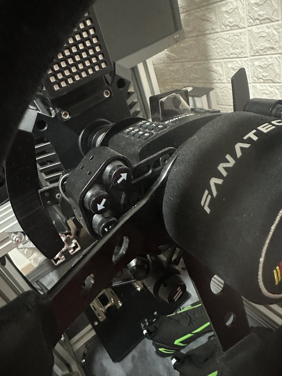 Vendo pack Nascar:

-Base csl DD boost kit 8nm
-Volante oficial NASCAR V2 Fanatec 
-Hub 2/levas botonera 
-iflag

MD