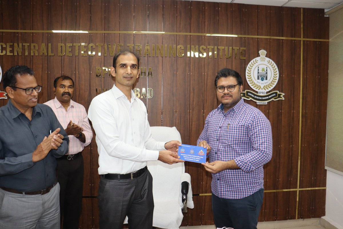 Director, CDTI, Hyderabad distributed Kendriya Police Kalyam Bhandar (KPKB) cards to the staff on 08.08.2025.