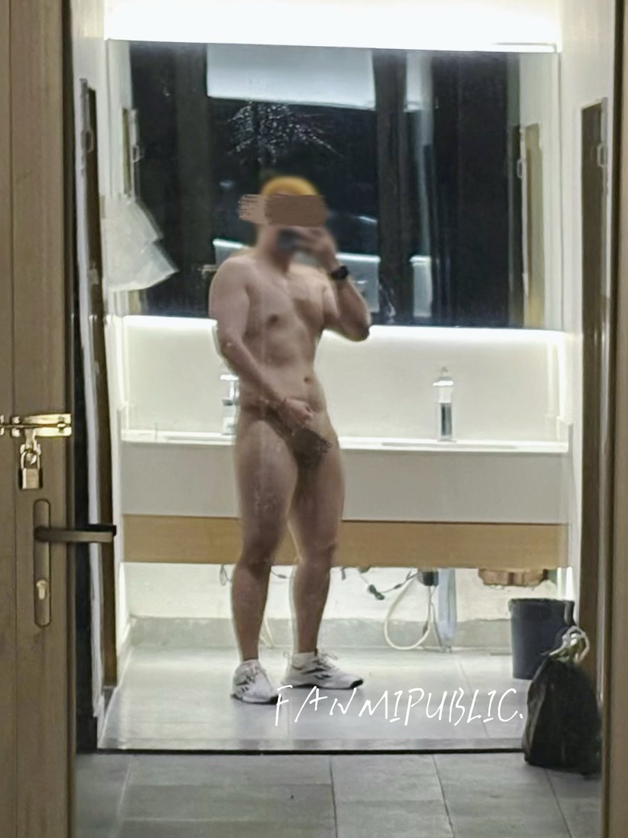 所以有 #青岛 的小伙伴吗？👀
想要一个推荐😎
#野裸 #天体 #gay #肉壮