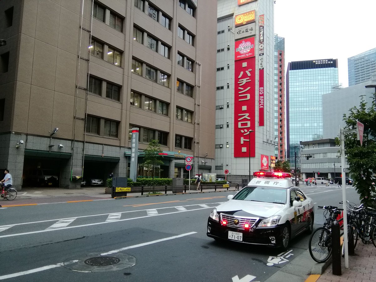 置き引きは占有離脱物横領罪もしくは窃盗罪になります
※警視庁万世橋署への自首をすすめます