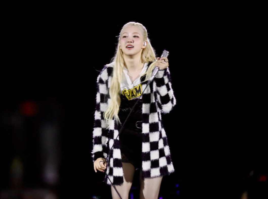 ᅠᅠ
ᅠᅠᅠᅠ
Grace in every note, elegance in every moment ✨🎤ᅠᅠ
ᅠᅠ
ᅠᅠ