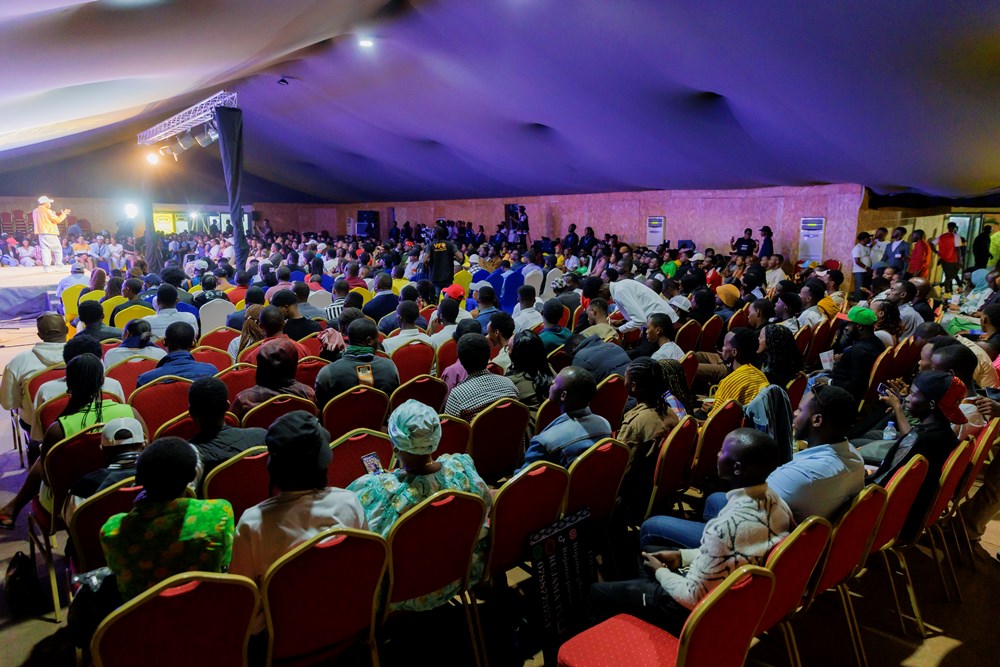 IGIHE's tweet photo. Rafiki Coga Style uri mu bahanzi bamaze igihe mu muziki, yavuze ko ababazwa n’ukuntu mu Rwanda haba ingeso yo gushajisha indirimbo, mu gihe ahandi usanga bacuranga kugeza ku zakozwe mu myaka yo hambere.

➡️https://t.co/UVfrvARA6X https://t.co/4iEy1Q7QjP