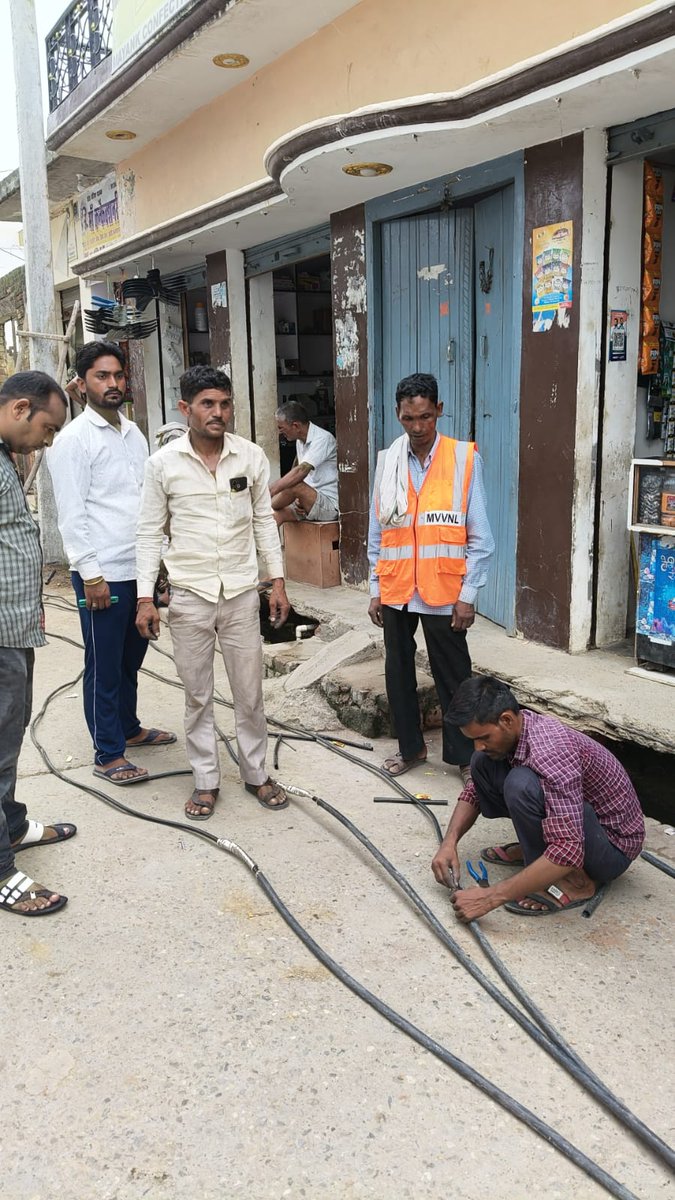 MVVNL Budaun (@mvvnlbudaun) on Twitter photo उपभोक्ताओं को #निर्बाध_बिजली_आपूर्ति देने के लिए बिजली विभाग के कर्मचारी दिन-रात मेंटेनस और सुधार कार्य में जुटे हैं। <a href="/aksharmaBharat/">A K Sharma</a> <a href="/UPPCLLKO/">UPPCL</a> <a href="/MVVNLmd/">MVVNL</a> <a href="/MVVNLHQ/">Madhyanchal Vidyut Vitran Nigam Limited</a> <a href="/CZEBlyzone2/">CE BAREILLY ZONE-2</a> उपभोक्ताओं को #निर्बाध_बिजली_आपूर्ति देने के लिए बिजली विभाग के कर्मचारी दिन-रात मेंटेनस और सुधार कार्य में जुटे हैं। <a href="/aksharmaBharat/">A K Sharma</a> <a href="/UPPCLLKO/">UPPCL</a> <a href="/MVVNLmd/">MVVNL</a> <a href="/MVVNLHQ/">Madhyanchal Vidyut Vitran Nigam Limited</a> <a href="/CZEBlyzone2/">CE BAREILLY ZONE-2</a>