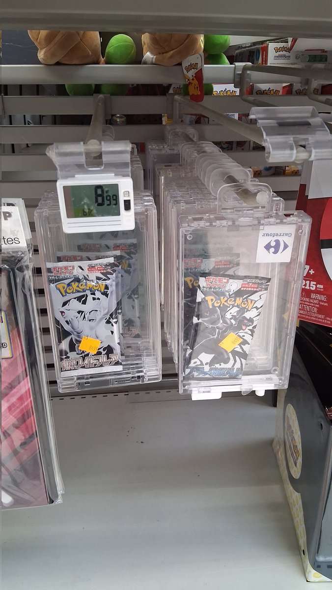 Booster japonais a 9€ chez @carrefour_collegien vous avez petez un plomb ou quoi ? 

#Pokemon #Scam #Arnaque