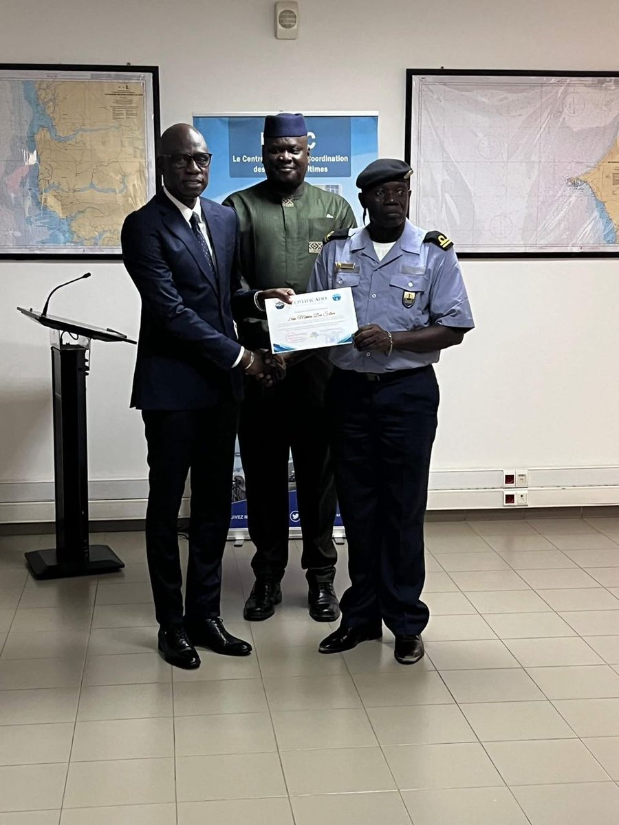 HASSMAR2006's tweet photo. Du 4 au 7 août, une équipe d'opérateurs du COM de la Guinée Bissau ont effectué un stage d'immersion au sein du MRCC Dakar afin de se familiariser avec les procédures opérationnelles d'un centre de gestion d'urgences maritimes. 2/3 https://t.co/clGyBDj4U1
