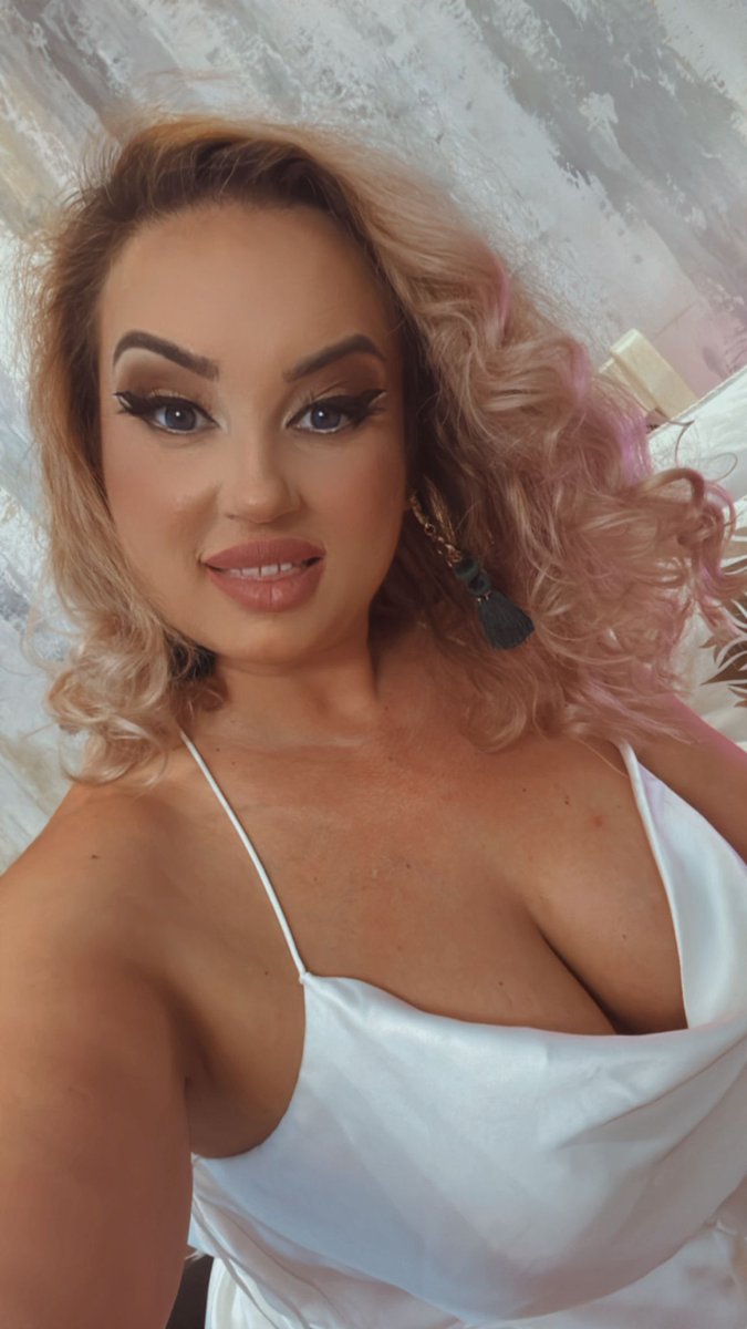 It’s only Monday, but I’m already planning how to ruin your focus all week long…
Think you can handle me?👀
💕livejasmin.com/2a8df918-907d-…

#lourdesmodels #sensual #satin #NSFW #MondayMood