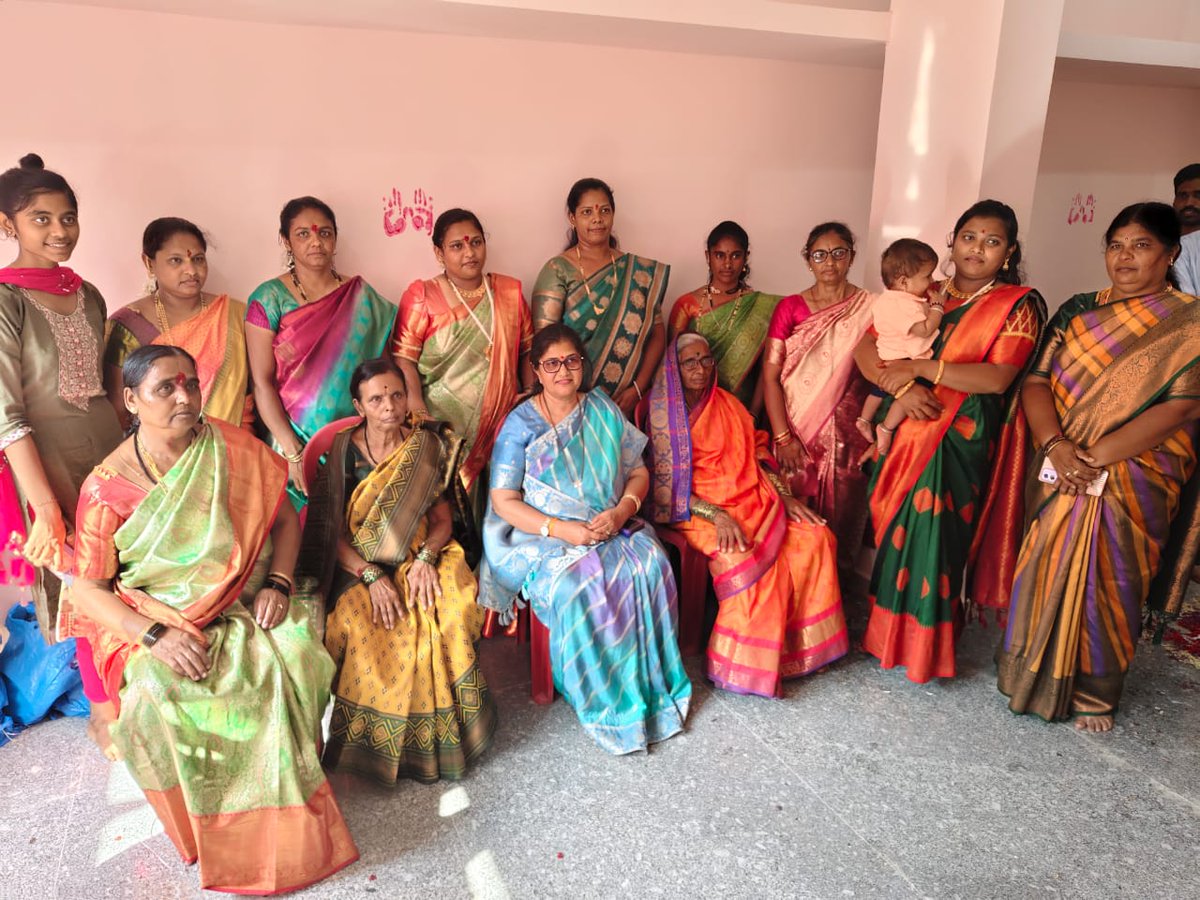 ShashikalaJolle's tweet image. ನಿಪ್ಪಾಣಿ ನಗರದಲ್ಲಿ ನಮ್ಮ ಆತ್ಮೀಯರು ಹಾಗೂ ಪಕ್ಷದ ಕಾರ್ಯಕರ್ತರಾದ ಶ್ರೀ ಬಾಬುರಾವ ಕಲ್ಲಪ್ಪ ಲಾಠಕರ ಅವರ ನೂತನ ಮನೆಯ ಗೃಹಪ್ರವೇಶ ಹಾಗೂ ವಾಸ್ತುಶಾಂತಿ ಪೂಜಾ ಸಮಾರಂಭದಲ್ಲಿ ಭಾಗವಹಿಸಿ, ಕುಟುಂಬಸ್ಥರಿಗೆ ಸುಖ,ಶಾಂತಿ ಸಮೃದ್ಧಿ, ಸಂತೋಷದಿಂದ ಕೂಡಿರಲಿ ಎಂದು ಶುಭ ಹಾರೈಸಲಾಯಿತು.
#nipani