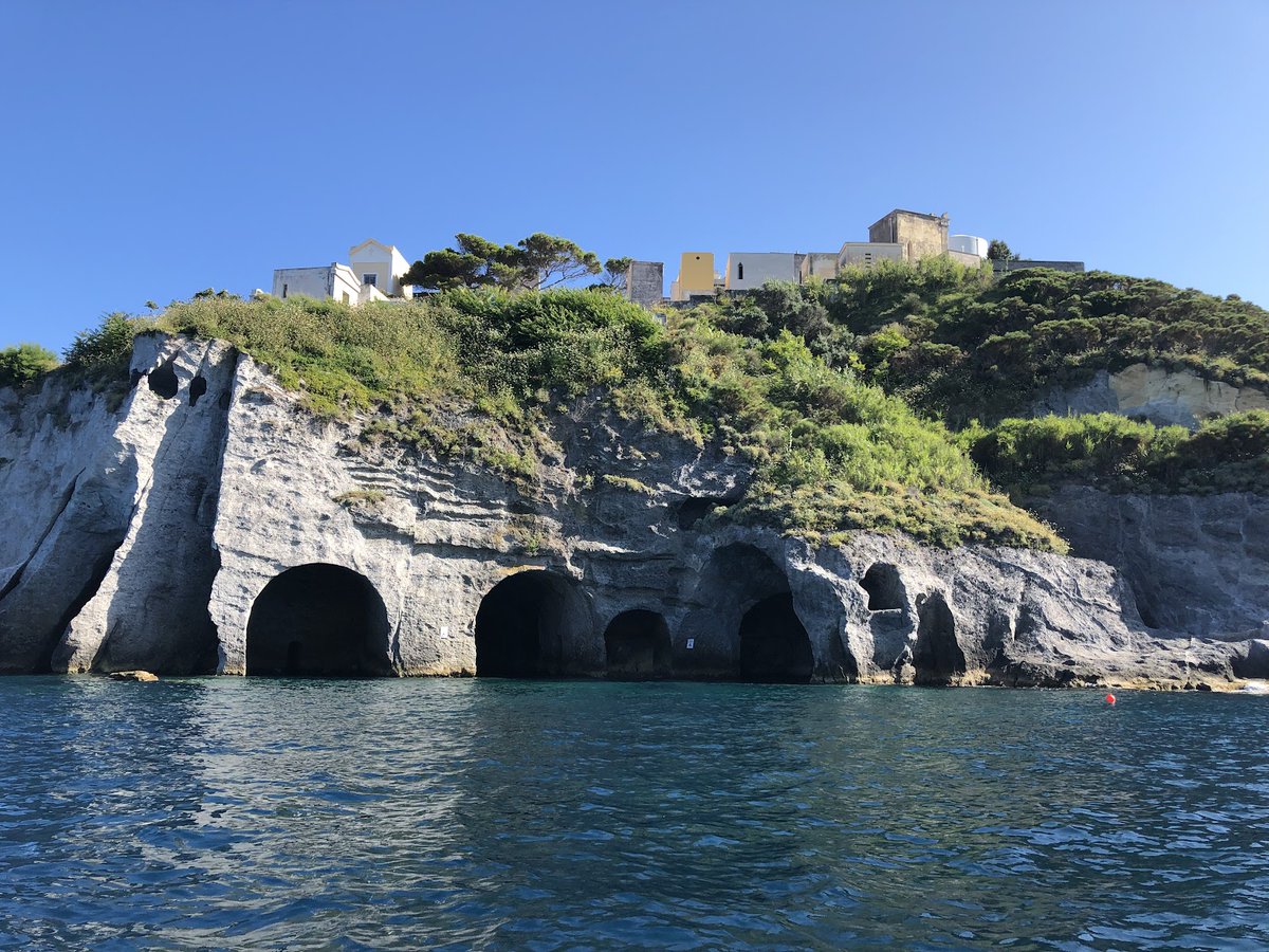 Qué ver y hacer en Islas Pontinas, Italia: TOP 10 islasviajeras.com/que-ver-y-hace…